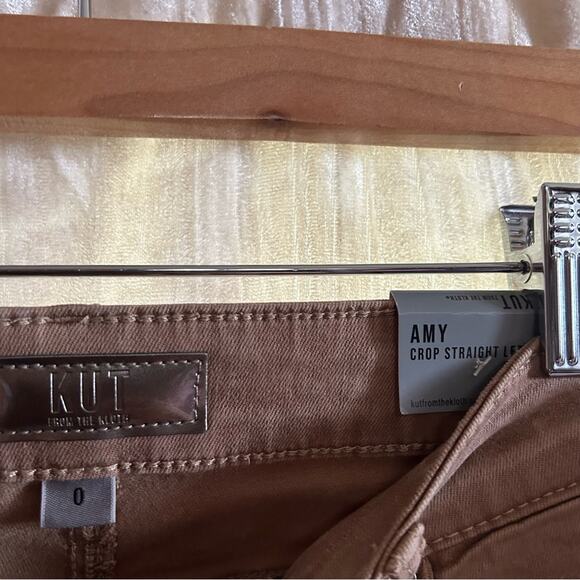 Kut from the Kloth Amy Crop Straight Leg Pants Cappuccino Tan Beige NWT Size 0 - Picture 5 of 8